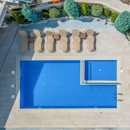 Villa Maggie Alonia *