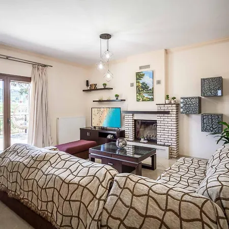 Maggie Alonia Villa *