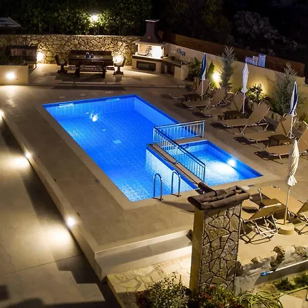 Villa Maggie Alonia